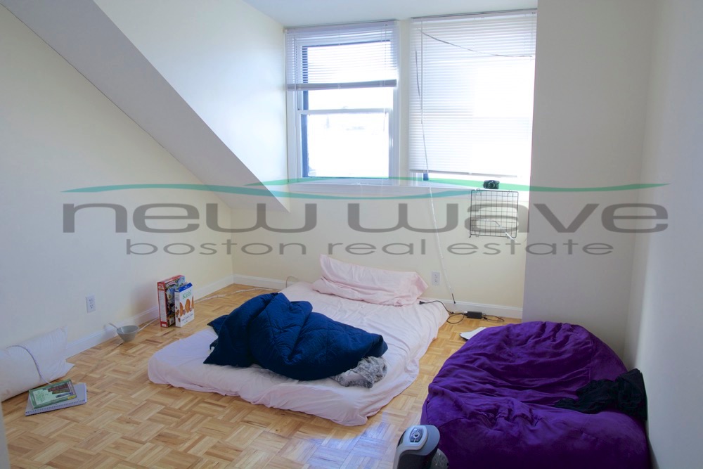 2 bed, 1 bath apartment for rent at 12 Hancock St Unit PHD, Beacon Hill — photo 6 of 8