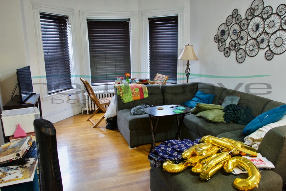 1 bed, 1 bath apartment for rent at 290 Newbury St Unit 10, Back Bay