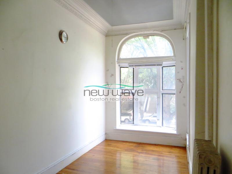 3 bed, 1 bath apartment for rent at 32 Worcester Sq Unit 2, South End — photo 2 of 9