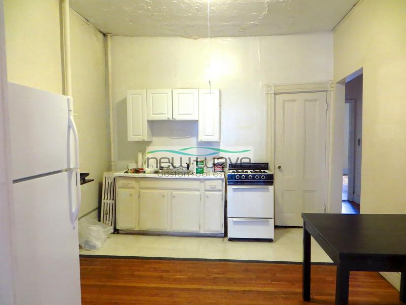 3 bed, 1 bath apartment for rent at 32 Worcester Sq Unit 2, South End — photo 3 of 9