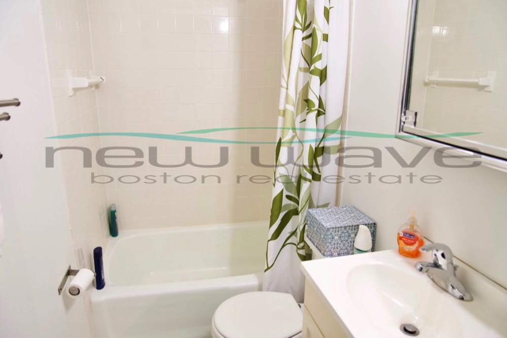 Studio bed, 1 bath apartment for rent at 40 Saint Botolph Unit 6, Back Bay — photo 2 of 4