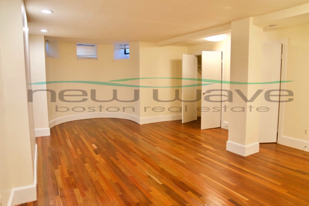 90 Saint Botolph St, South End