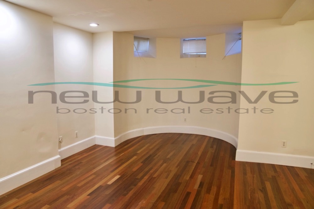 90 Saint Botolph St, South End