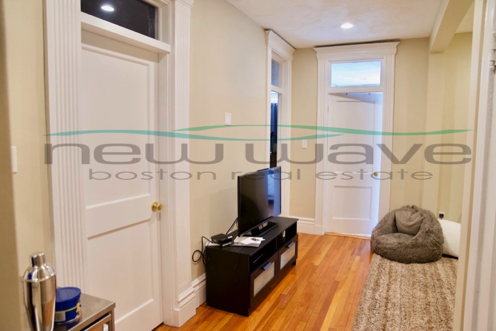 1109 Boylston St, Fenway