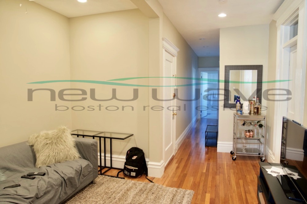 1109 Boylston St, Fenway