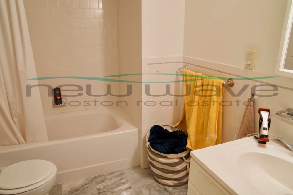 109 Queensberry St, Fenway