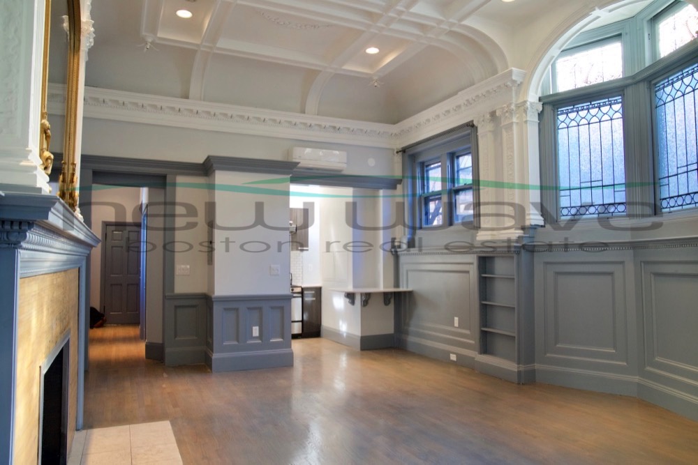 227 Newbury St, Back Bay