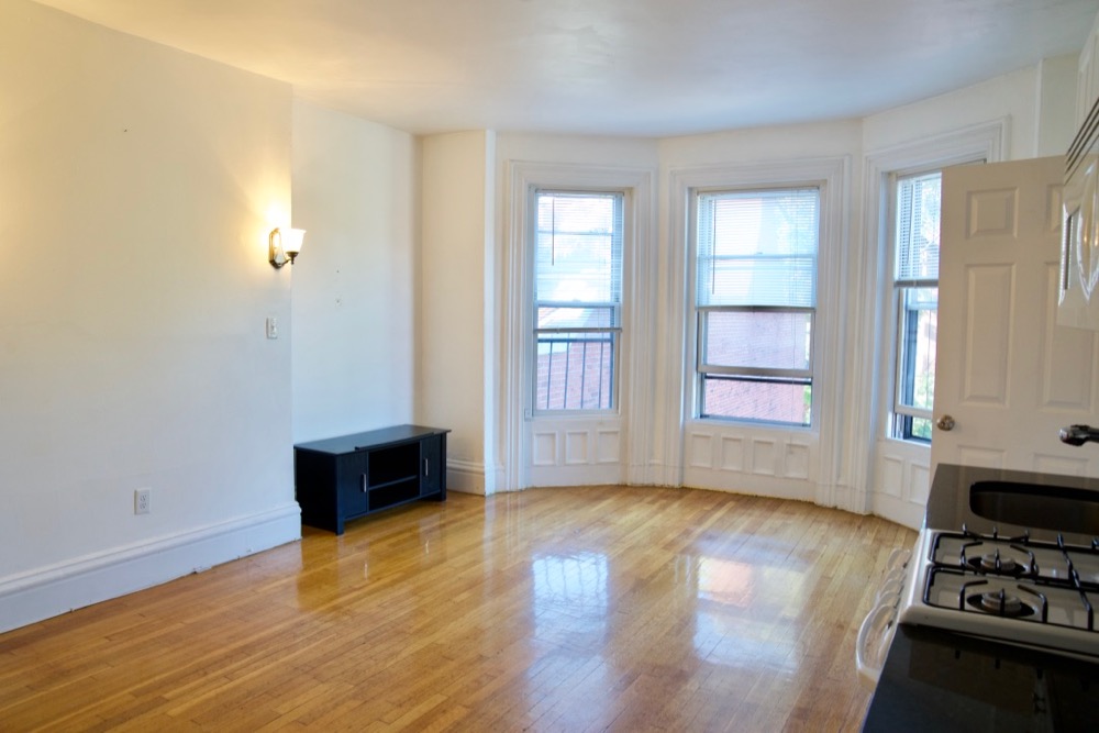 225 Newbury St, Back Bay