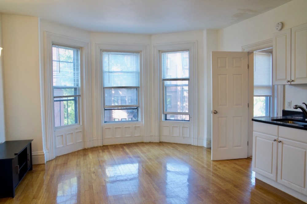 225 Newbury St, Back Bay