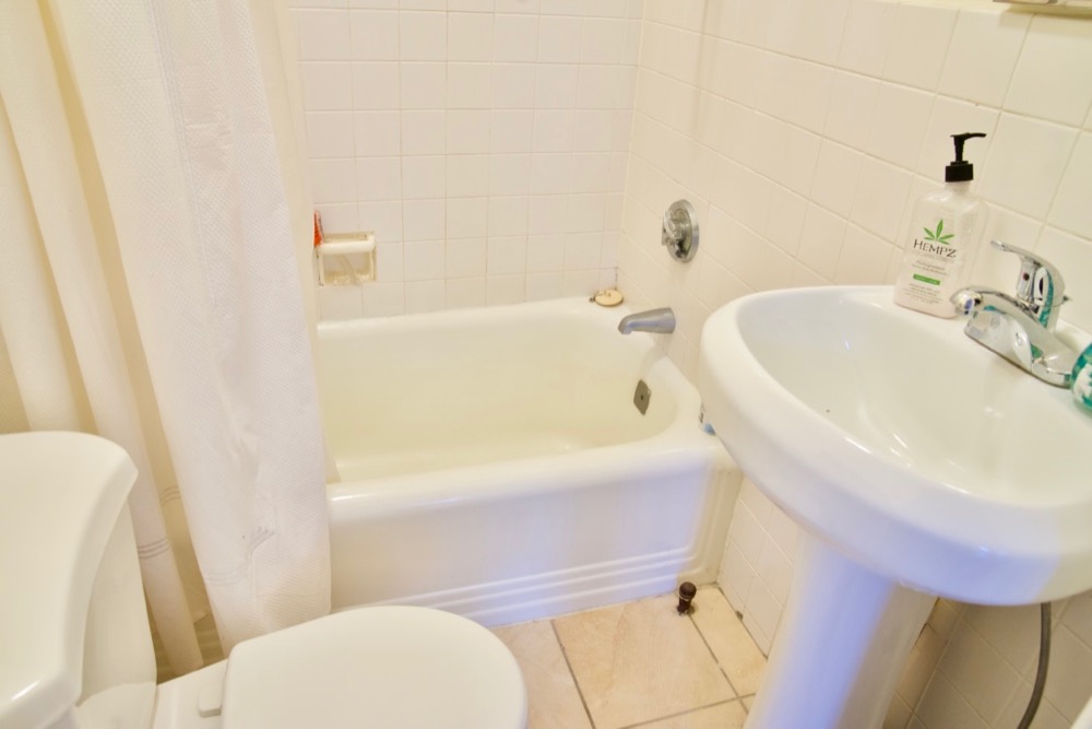 225 Newbury St, Back Bay