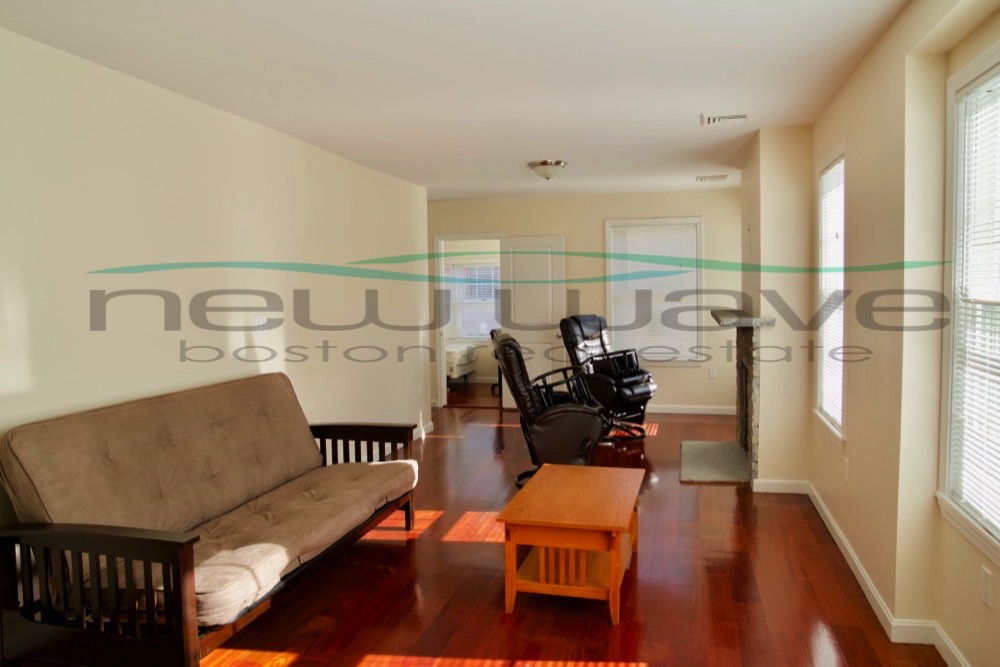 3 bed, 2 bath apartment for rent at 16 Netherland Rd Unit 1, Brookline — photo 3 of 17