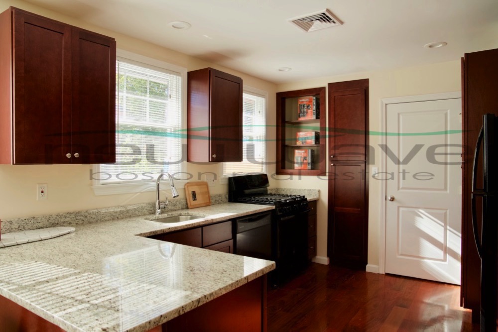 3 bed, 2 bath apartment for rent at 16 Netherland Rd Unit 1, Brookline — photo 4 of 17