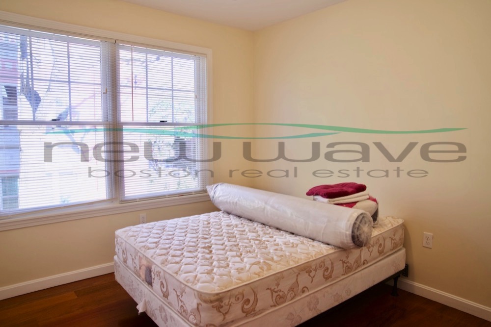 3 bed, 2 bath apartment for rent at 16 Netherland Rd Unit 1, Brookline — photo 5 of 17