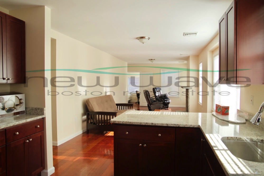 3 bed, 2 bath apartment for rent at 16 Netherland Rd Unit 1, Brookline — photo 6 of 17