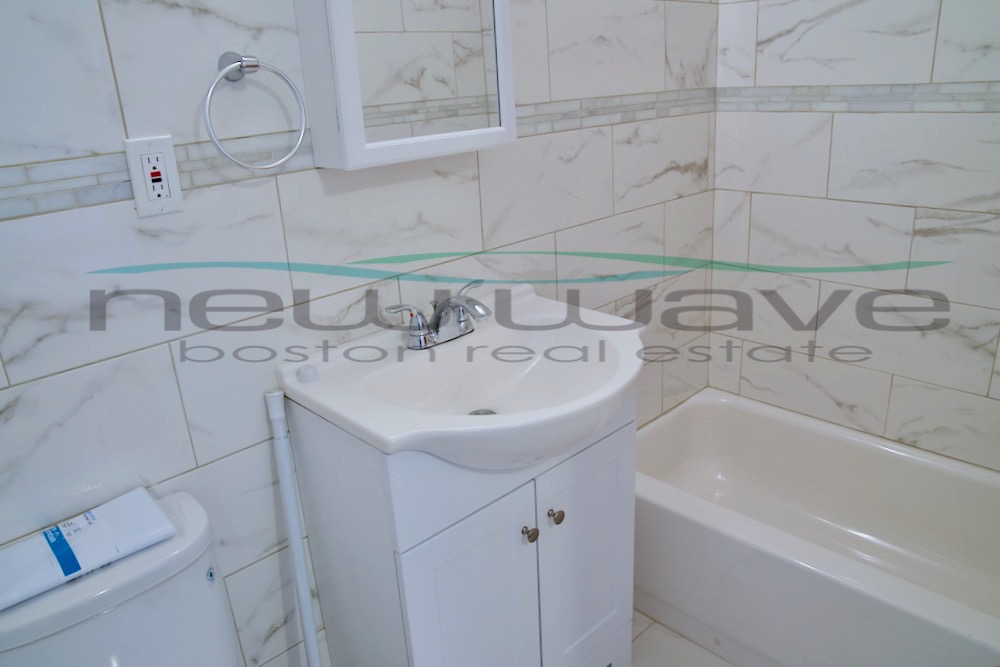 3 bed, 2 bath apartment for rent at 16 Netherland Rd Unit 1, Brookline — photo 9 of 17