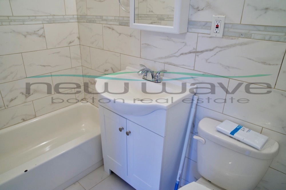 3 bed, 2 bath apartment for rent at 16 Netherland Rd Unit 1, Brookline — photo 12 of 17