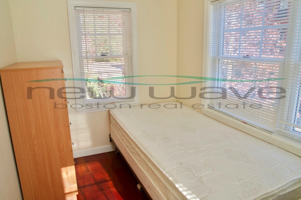3 bed, 2 bath apartment for rent at 16 Netherland Rd Unit 1, Brookline — photo 16 of 17