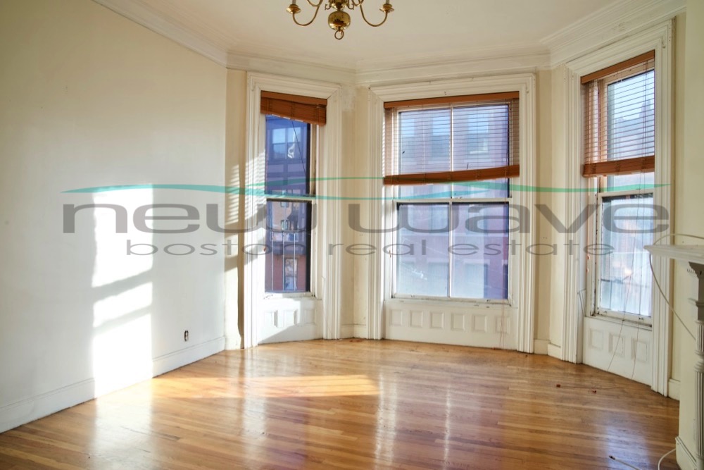 206 Commonwealth Ave, Back Bay