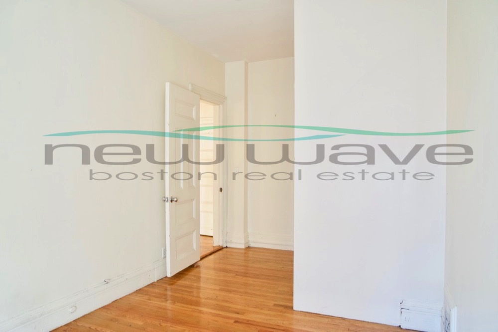 206 Commonwealth Ave, Back Bay