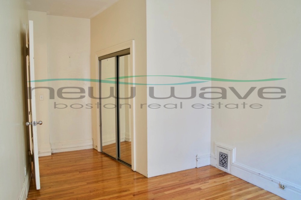 206 Commonwealth Ave, Back Bay