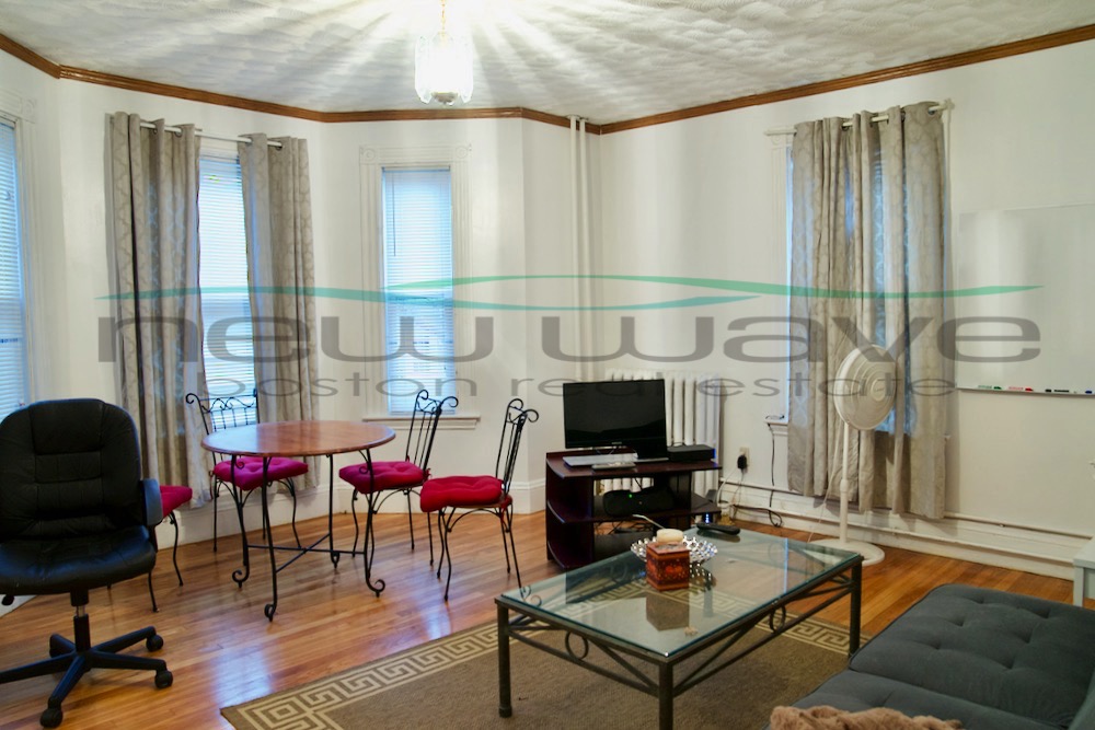 205 Hillside St, Mission Hill