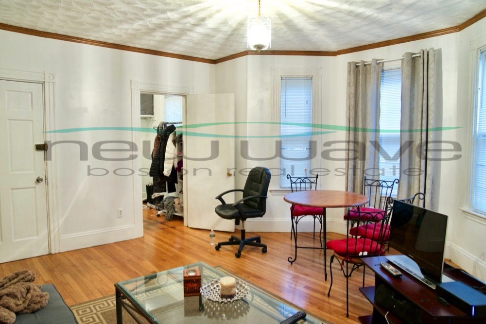 205 Hillside St, Mission Hill