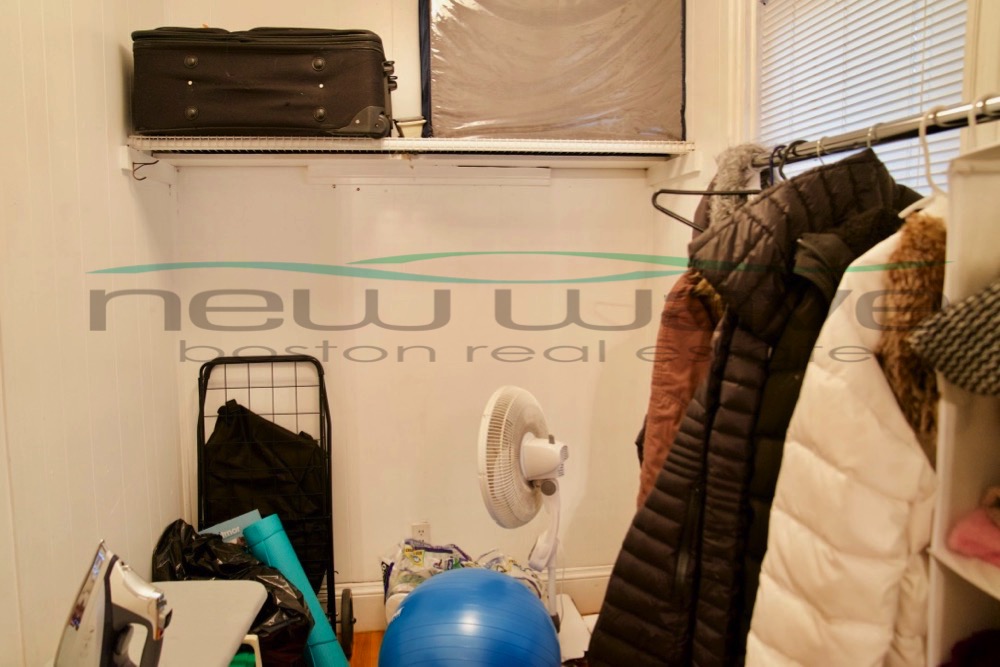 205 Hillside St, Mission Hill