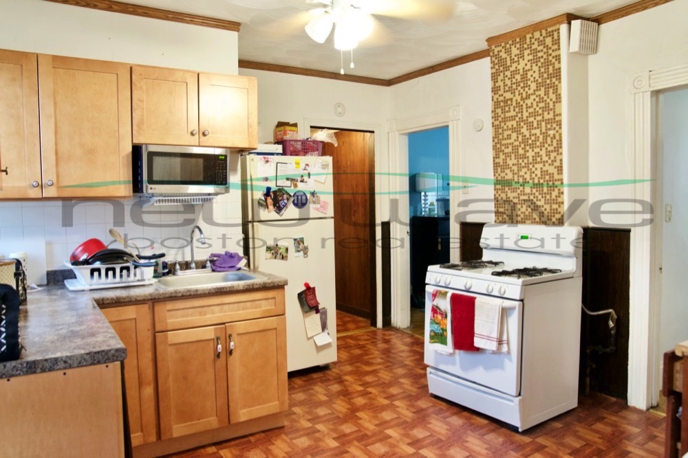 205 Hillside St, Mission Hill