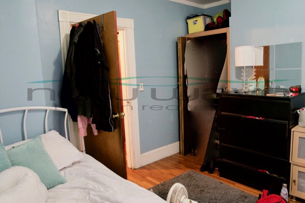 205 Hillside St, Mission Hill