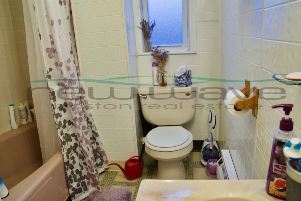 205 Hillside St, Mission Hill