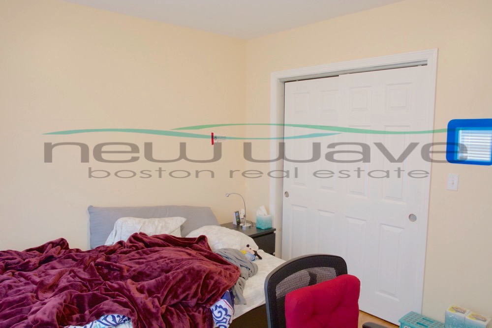 207 Hillside St, Mission Hill