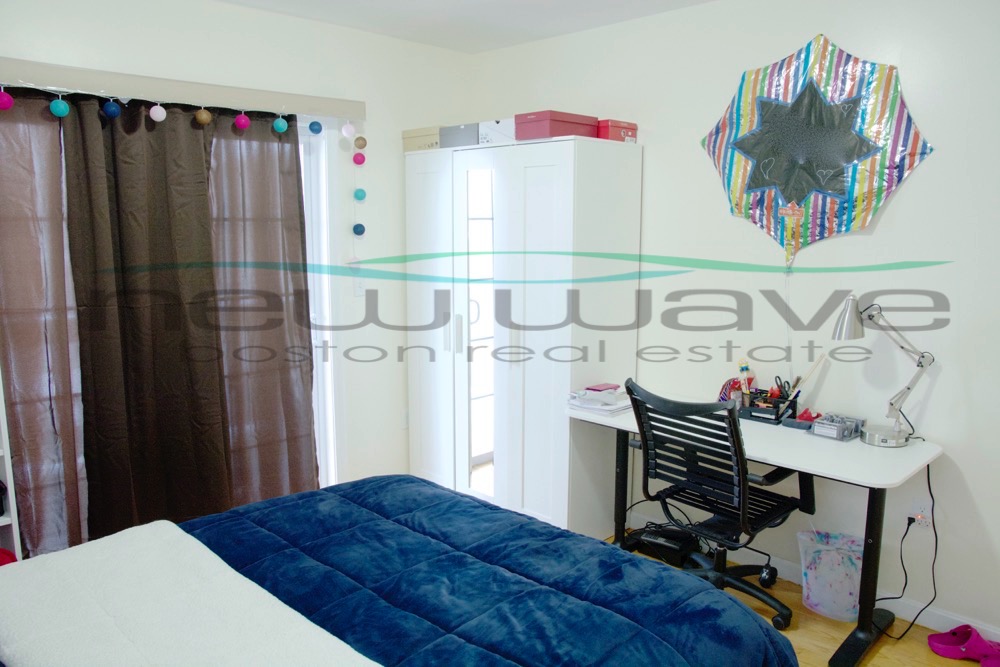 207 Hillside St, Mission Hill