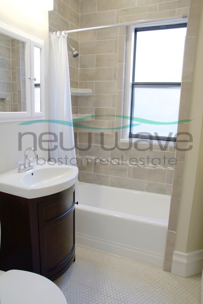 1 split bed, 1 bath apartment for rent at 64 Charlesgate Unit 59, Fenway — photo 7 of 15