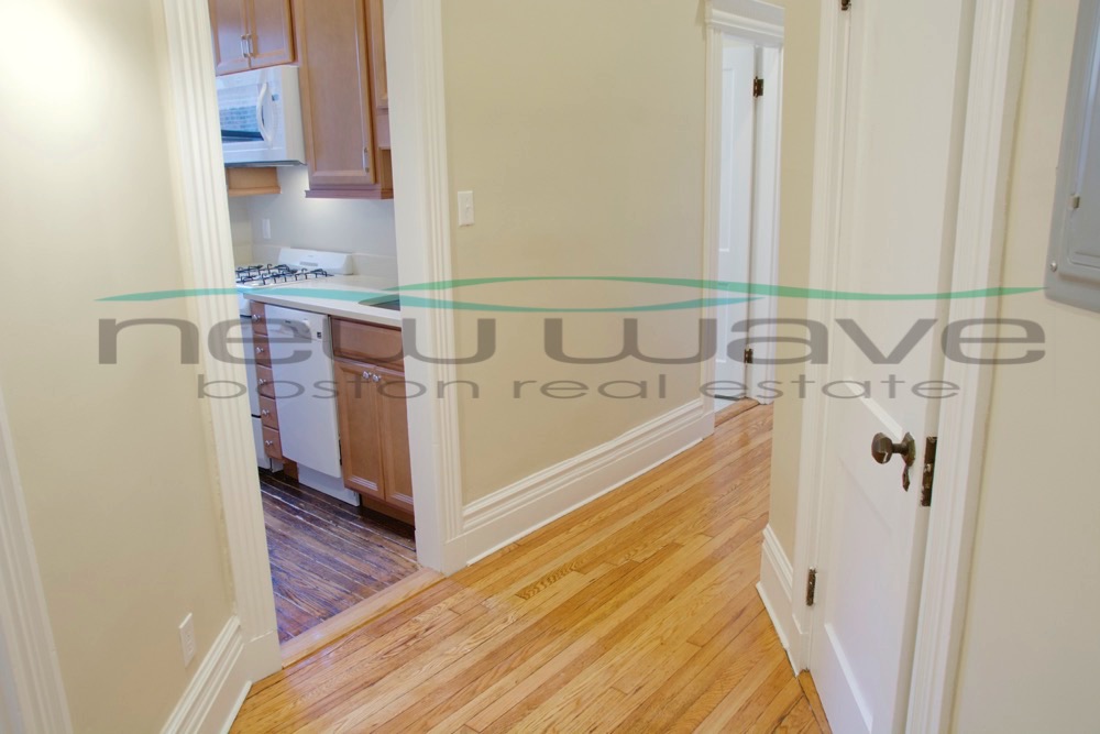 1 split bed, 1 bath apartment for rent at 64 Charlesgate Unit 59, Fenway — photo 4 of 15