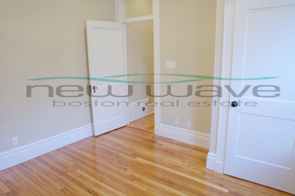 1 split bed, 1 bath apartment for rent at 64 Charlesgate Unit 59, Fenway — photo 5 of 15
