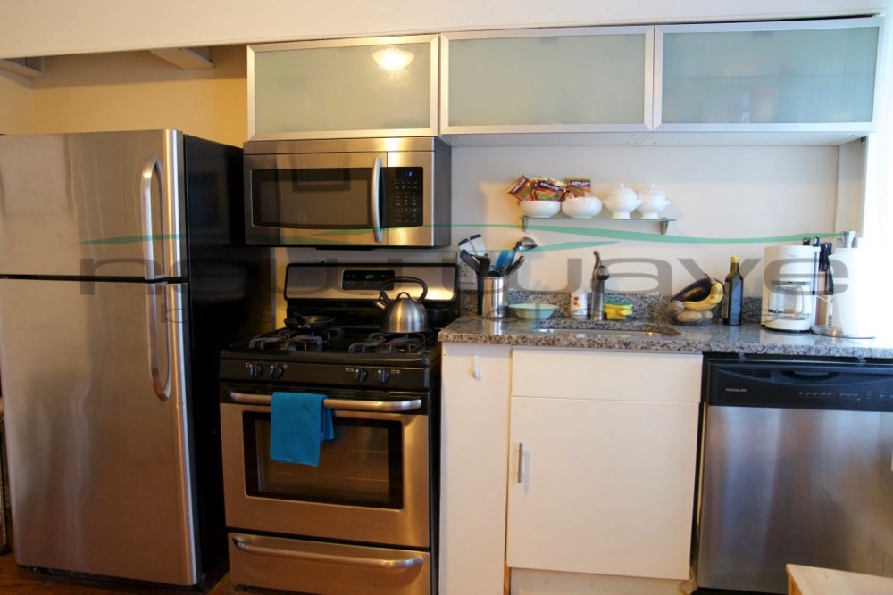 2 bed, 1 bath apartment for rent at 95 Hudson St Unit 3, Chinatown — photo 2 of 8