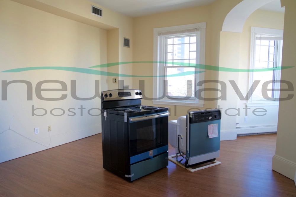 1 bed, 1 bath apartment for rent at 706 Huntington Ave Unit 404, Mission Hill — photo 2 of 12