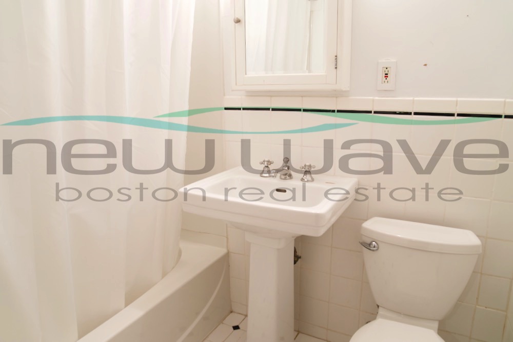 Studio bed, 1 bath apartment for rent at 169 Beacon St Unit 1B, Back Bay — photo 3 of 12