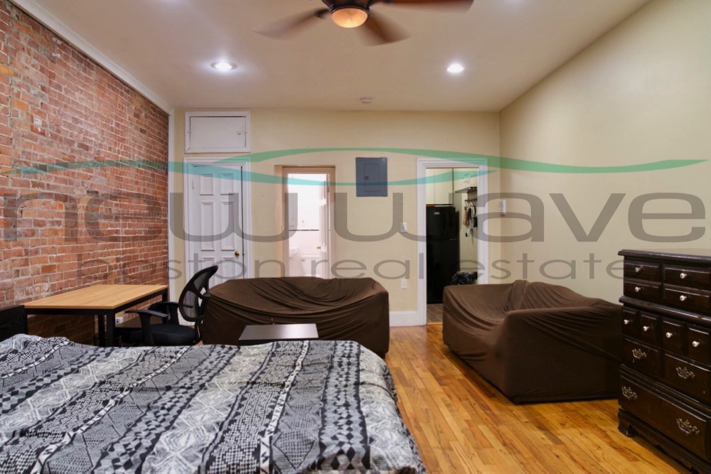 Studio bed, 1 bath apartment for rent at 169 Beacon St Unit 1B, Back Bay — photo 2 of 12