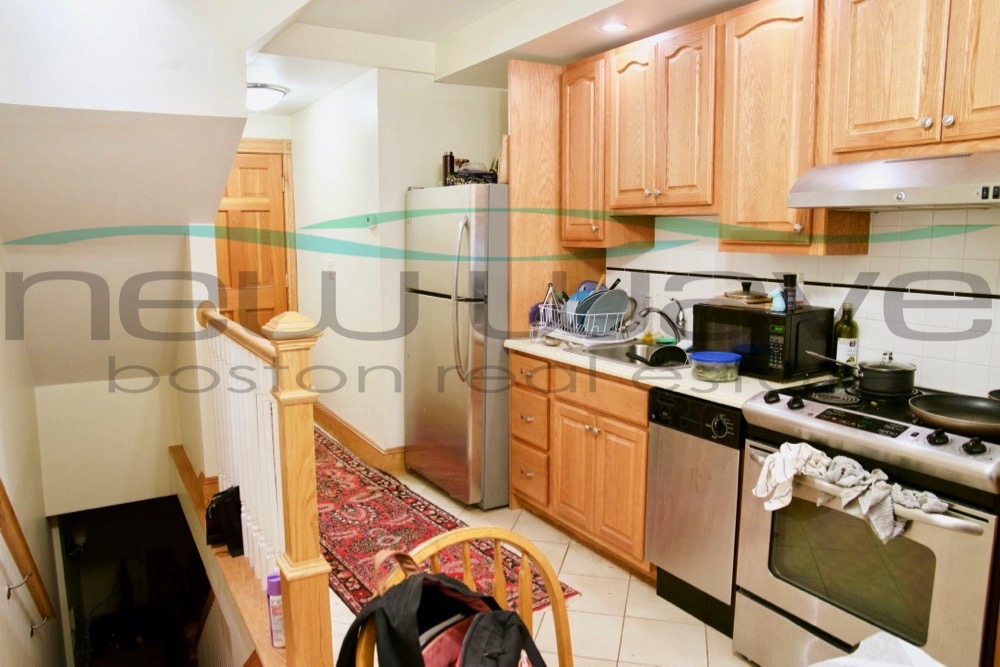 3 bed, 1 bath apartment for rent at 46 Garden St Unit 1R, Beacon Hill — photo 1 of 11