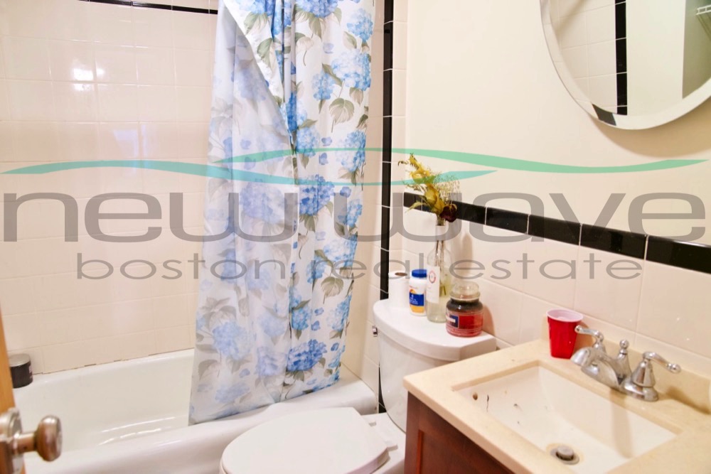 3 bed, 1 bath apartment for rent at 46 Garden St Unit 1R, Beacon Hill — photo 4 of 11