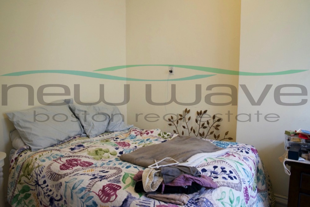 225 Newbury St, Back Bay