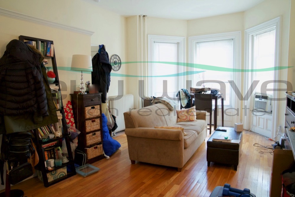 225 Newbury St, Back Bay