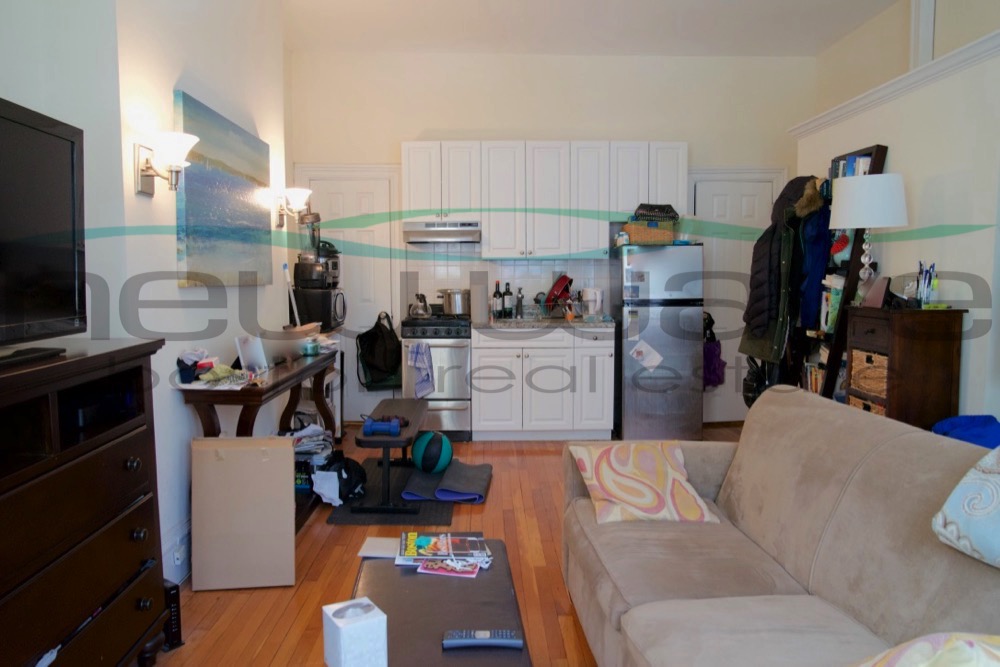 225 Newbury St, Back Bay