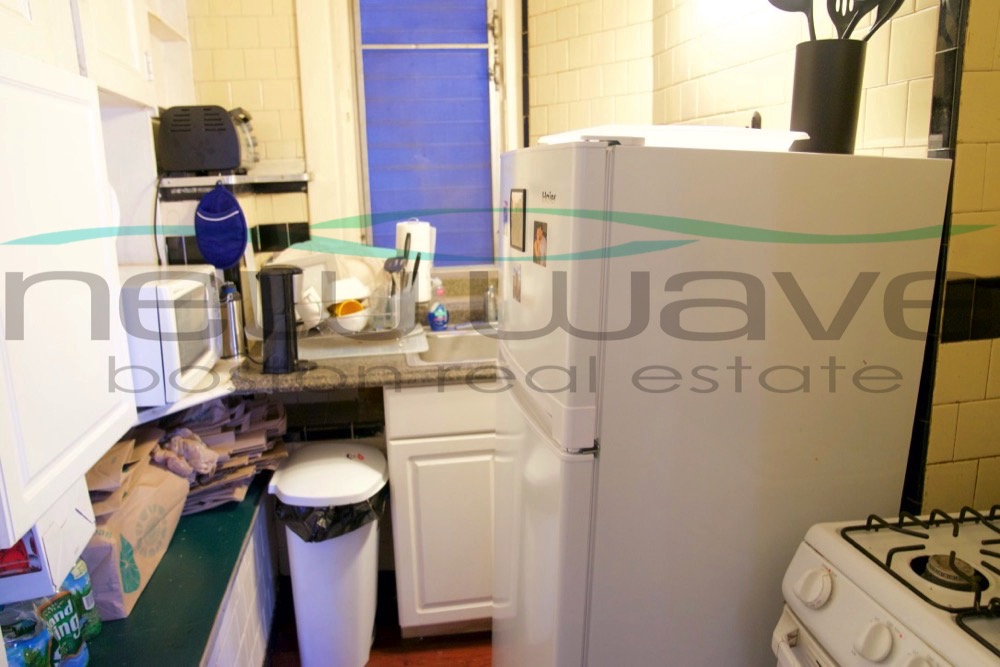 Studio bed, 1 bath apartment for rent at 83 West Cedar St Unit 1, Beacon Hill — photo 3 of 4