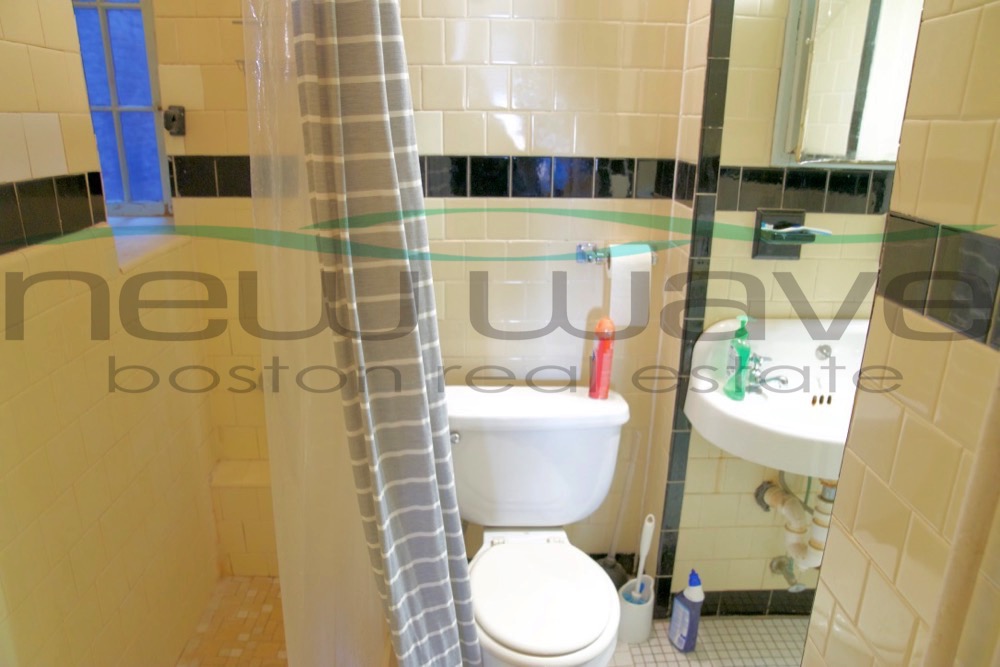 Studio bed, 1 bath apartment for rent at 83 West Cedar St Unit 1, Beacon Hill — photo 4 of 4