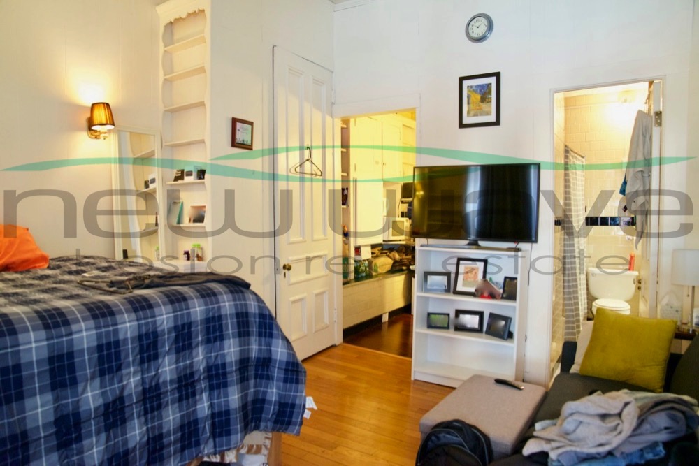 Studio bed, 1 bath apartment for rent at 83 West Cedar St Unit 1, Beacon Hill — photo 2 of 4