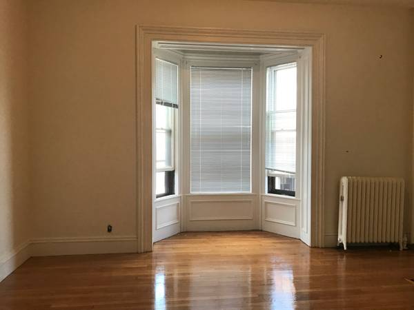Studio bed, 1 bath apartment for rent at 86 Charles St Unit 5, Beacon Hill — photo 4 of 7