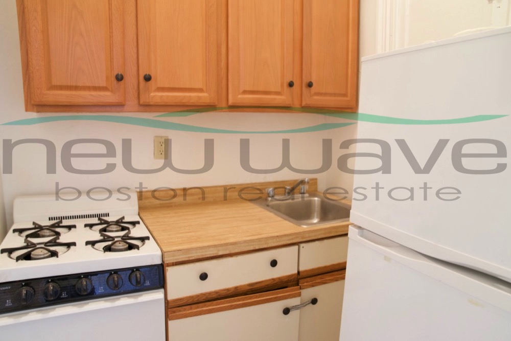 14 Palace Rd, Longwood