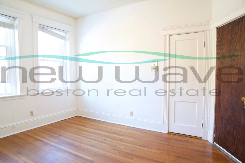 14 Palace Rd, Longwood